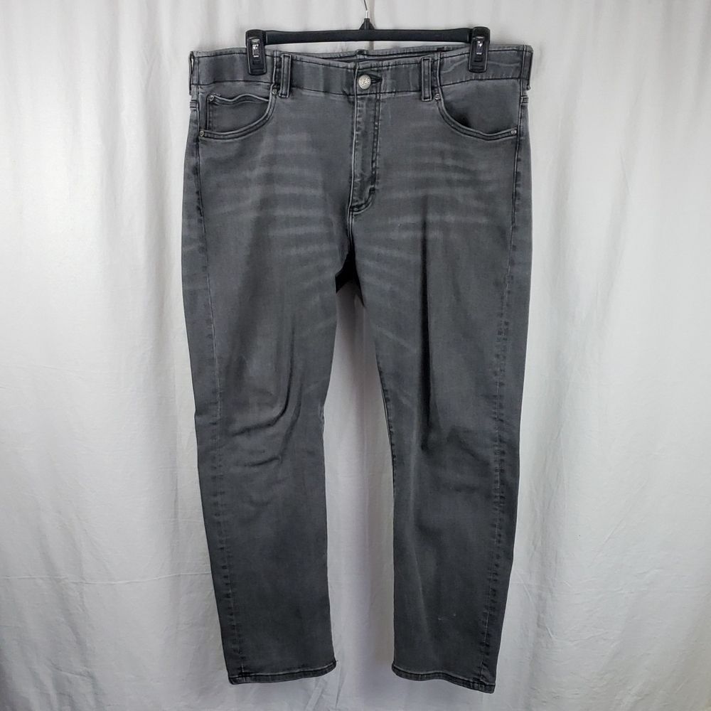Lee Men's 40x30 Extreme Motion MVP Slim Fit Straight Leg Grey Jeans